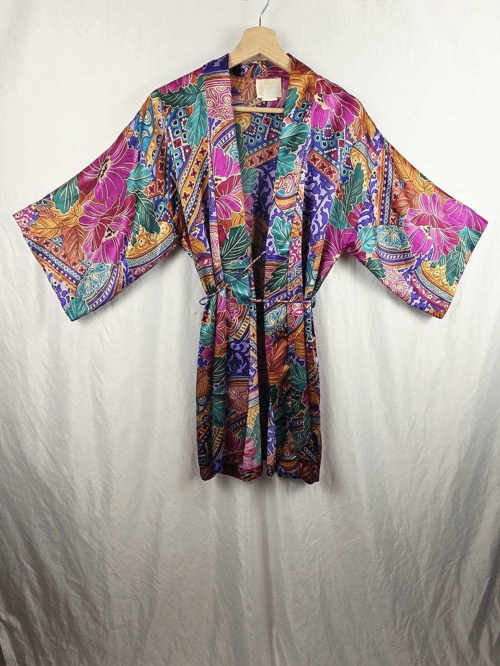 California Dynasty Vibrant Floral Satin Kimono Robe Size Petite One Size